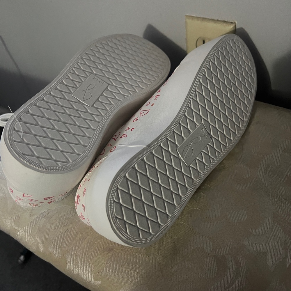 NWT Beautiful White Sneakers with Hearts - Picture 5 of 7